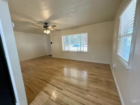 Living - 520 S 3rd E, Mountain Home, ID 83647 photo 4 of 6