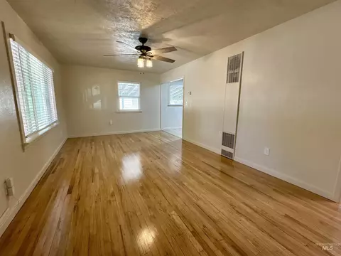 Living - 520 S 3rd E, Mountain Home, ID 83647 photo 3 of 6