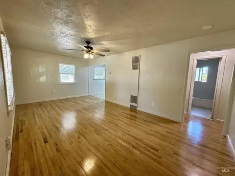 Living - 520 S 3rd E, Mountain Home, ID 83647 photo 6 of 6