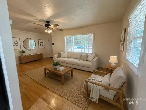 Living - 520 S 3rd E, Mountain Home, ID 83647 photo 5 of 6