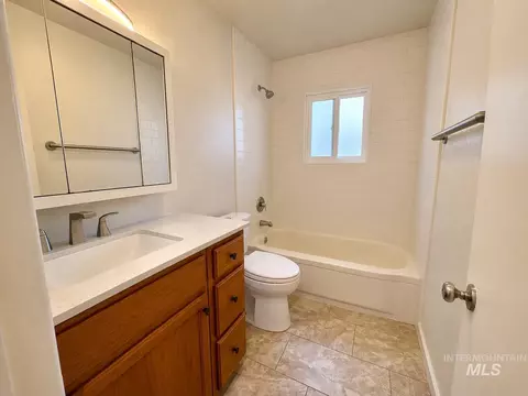Bath - 520 S 3rd E, Mountain Home, ID 83647 photo 1 of 2