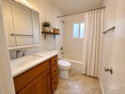 Bath - 520 S 3rd E, Mountain Home, ID 83647 photo 2 of 2