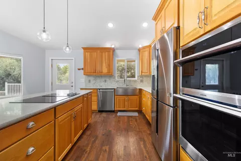 Kitchen - 4301 Carter Pack Rd, Buhl, ID 83316 photo 4 of 4