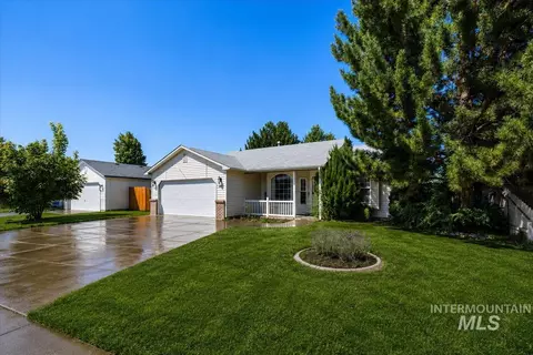512 S Valley Dr, Nampa, ID 83686