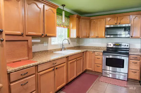 Kitchen - 683 That Rd, Weiser, ID 83672 photo 4 of 5