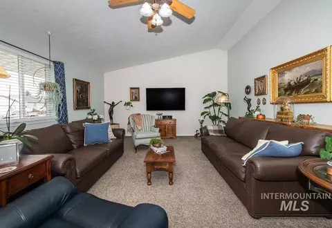 Living - 2584 W 8th St, Weiser, ID 83672 photo 2 of 2