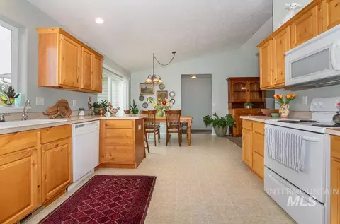 Kitchen - 2584 W 8th St, Weiser, ID 83672 photo 1 of 2