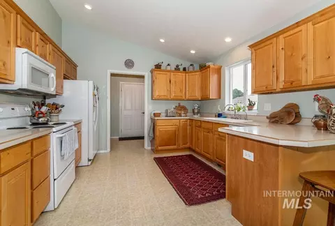 Kitchen - 2584 W 8th St, Weiser, ID 83672 photo 2 of 2