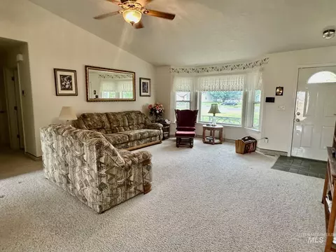 Living - 3484 E 3195 N, Kimberly, ID 83341 photo 3 of 3