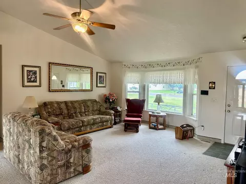 Living - 3484 E 3195 N, Kimberly, ID 83341 photo 2 of 3