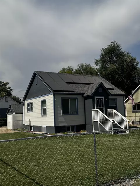 323 S Fern St, Nampa, ID 83686