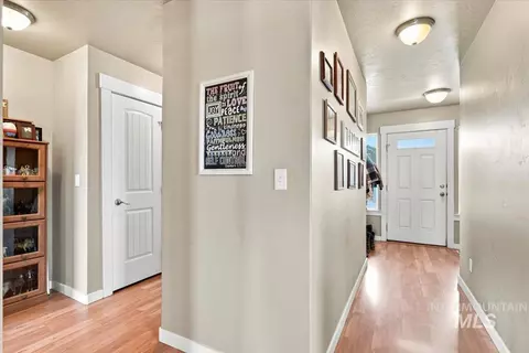 Entry Way - 1932 Miller, Adrian, OR 97901 photo 2 of 2
