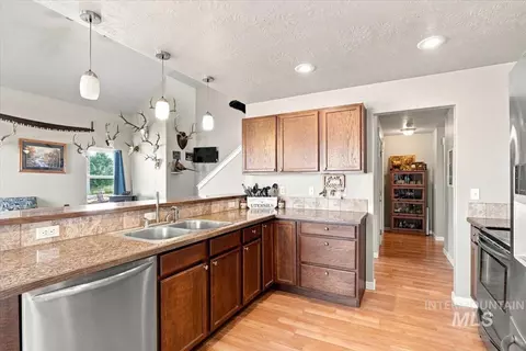 Kitchen - 1932 Miller, Adrian, OR 97901 photo 2 of 4