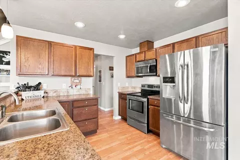 Kitchen - 1932 Miller, Adrian, OR 97901 photo 3 of 4