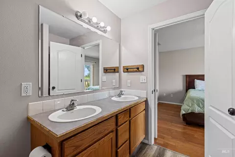 Bath - 5794 Thompson Rd, Marsing, ID 83639 photo 3 of 4