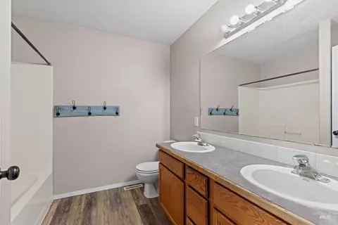 Bath - 5794 Thompson Rd, Marsing, ID 83639 photo 2 of 4