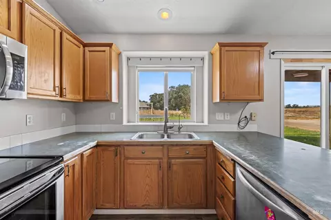 Kitchen - 5794 Thompson Rd, Marsing, ID 83639 photo 3 of 3