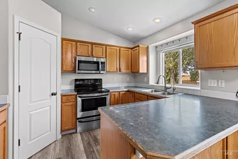 Kitchen - 5794 Thompson Rd, Marsing, ID 83639 photo 2 of 3