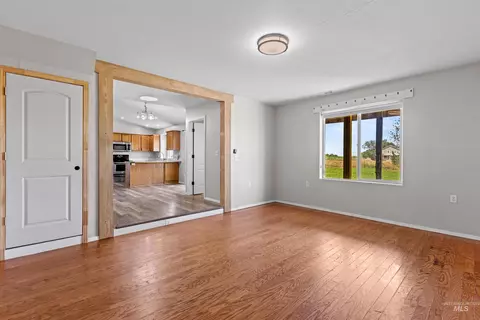 Living - 5794 Thompson Rd, Marsing, ID 83639 photo 2 of 2