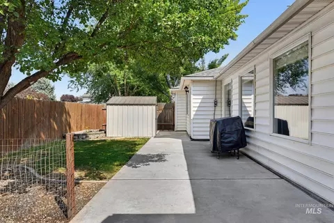 Exterior - 492 E Addeson St, Meridian, ID 83646 photo 6 of 9