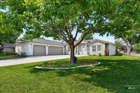 Exterior - 492 E Addeson St, Meridian, ID 83646 photo 2 of 9