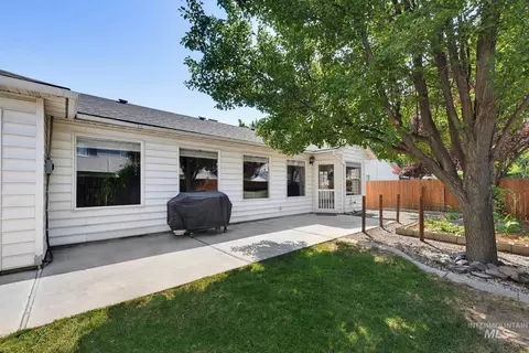 Exterior - 492 E Addeson St, Meridian, ID 83646 photo 8 of 9