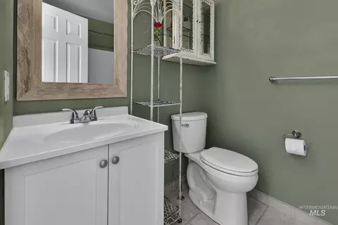 Bath - 492 E Addeson St, Meridian, ID 83646 photo 4 of 4