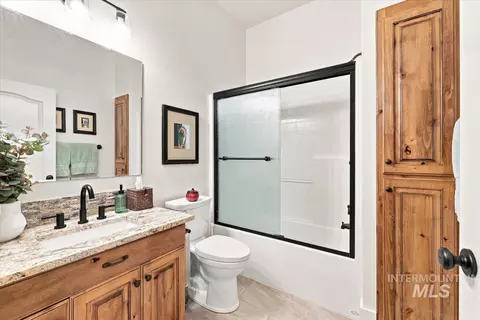 Bath - 4465 W Escalante Dr, Eagle, ID 83616 photo 2 of 4