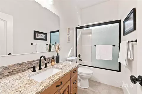 Bath - 4465 W Escalante Dr, Eagle, ID 83616 photo 1 of 4