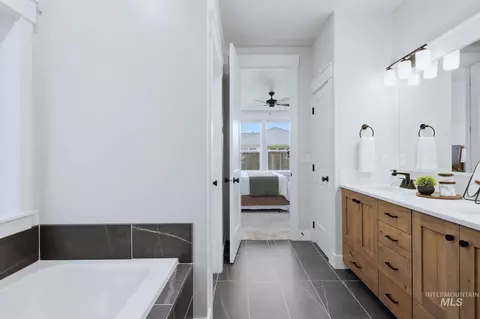 Entry Way - 549 S Steephead Ln, Eagle, ID 83616 photo 1 of 4