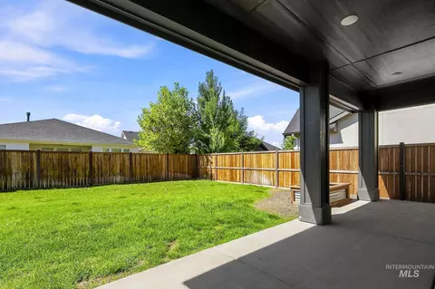 Exterior - 549 S Steephead Ln, Eagle, ID 83616 photo 4 of 8