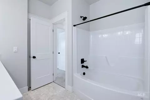 Bath - 549 S Steephead Ln, Eagle, ID 83616 photo 5 of 6
