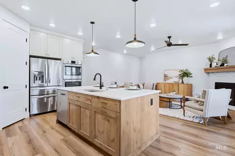 Kitchen - 549 S Steephead Ln, Eagle, ID 83616 photo 6 of 7