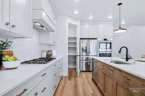 Kitchen - 549 S Steephead Ln, Eagle, ID 83616 photo 1 of 7