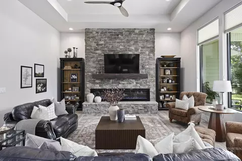 Living - 2214 Settlers Ridge Trl, Twin Falls, ID 83301 photo 3 of 5