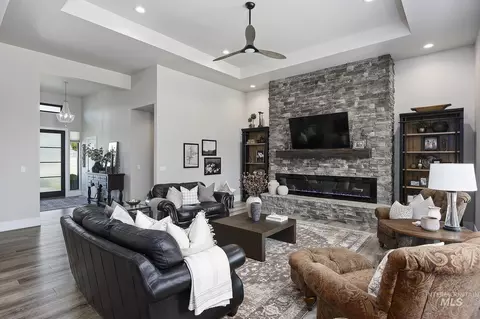 Living - 2214 Settlers Ridge Trl, Twin Falls, ID 83301 photo 5 of 5