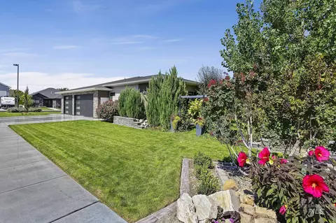 Exterior - 2214 Settlers Ridge Trl, Twin Falls, ID 83301 photo 8 of 11