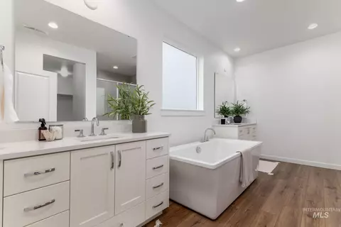 Bath - 2333 N Provence Ave, Eagle, ID 83616 photo 1 of 1