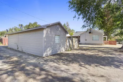 Exterior - 1403 8th Ave E, Twin Falls, ID 83301 photo 4 of 8