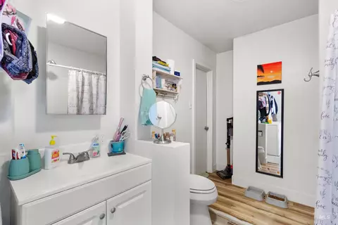 Bath - 1403 8th Ave E, Twin Falls, ID 83301 photo 3 of 5