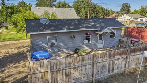Exterior - 1403 8th Ave E, Twin Falls, ID 83301 photo 7 of 8