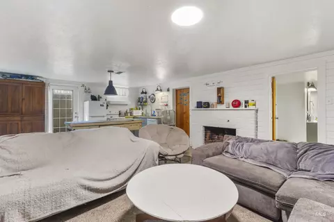 Living - 1403 8th Ave E, Twin Falls, ID 83301 photo 3 of 4
