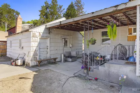 Exterior - 1403 8th Ave E, Twin Falls, ID 83301 photo 2 of 8