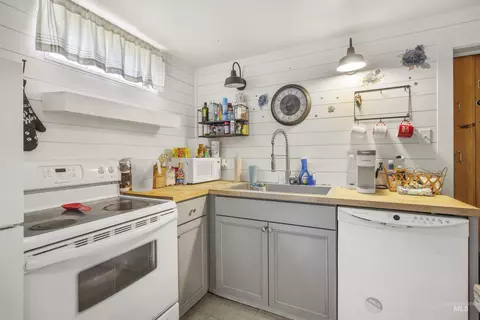 Kitchen - 1403 8th Ave E, Twin Falls, ID 83301 photo 3 of 5