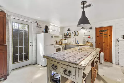 Kitchen - 1403 8th Ave E, Twin Falls, ID 83301 photo 4 of 5