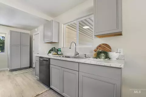 Kitchen - 220 Main St, Buhl, ID 83316 photo 3 of 5