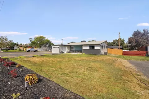 Exterior - 220 Main St, Buhl, ID 83316 photo 2 of 8