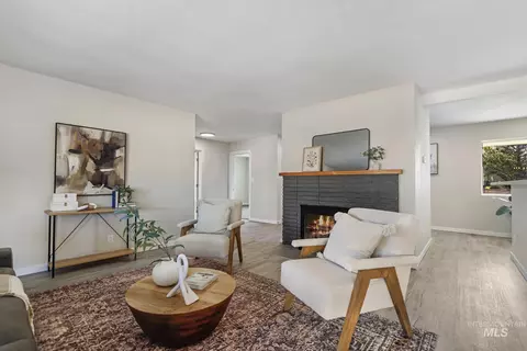Living - 220 Main St, Buhl, ID 83316 photo 2 of 2