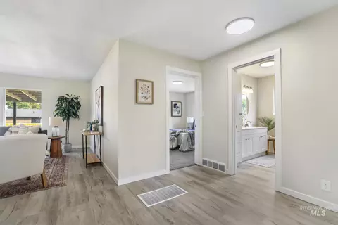 Entry Way - 220 Main St, Buhl, ID 83316 photo 1 of 2