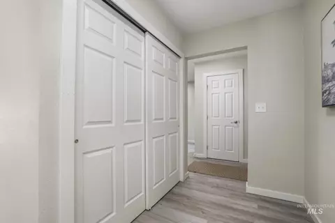 Entry Way - 220 Main St, Buhl, ID 83316 photo 2 of 2